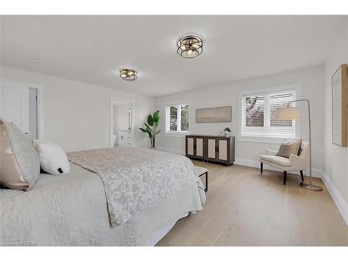 8184 Airport Road E, Hamilton, ON - Indoor Photo Showing Bedroom