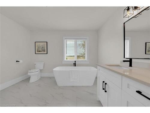 8184 Airport Road E, Hamilton, ON - Indoor Photo Showing Bathroom