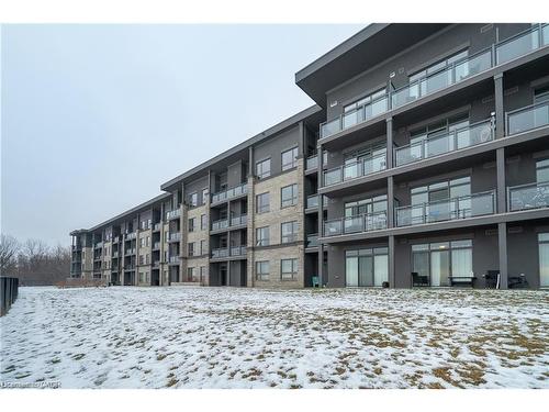 315-35 Southshore Crescent, Stoney Creek, ON - Outdoor