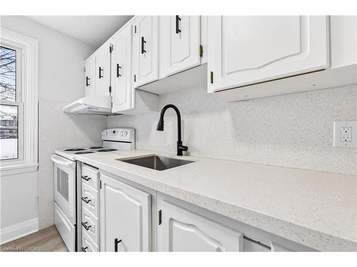 1-37 Kennedy Avenue, Hamilton, ON - Indoor Photo Showing Kitchen