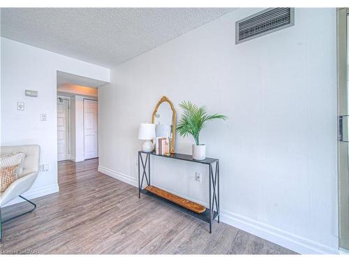 503-1225 North Shore Boulevard E, Burlington, ON - Indoor