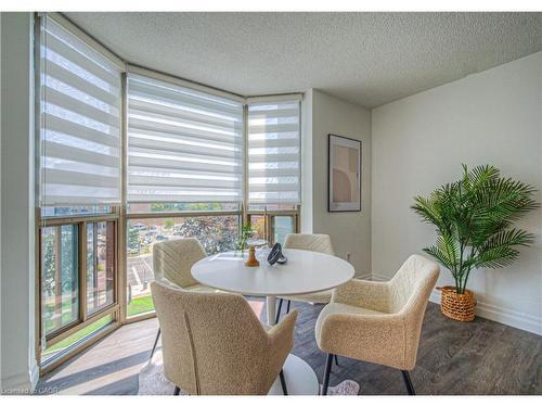 503-1225 North Shore Boulevard E, Burlington, ON - Indoor Photo Showing Dining Room