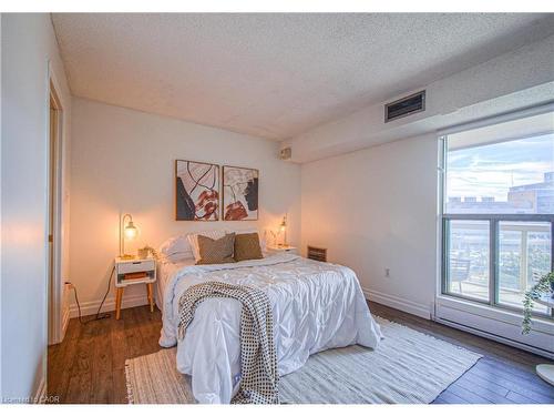 503-1225 North Shore Boulevard E, Burlington, ON - Indoor Photo Showing Bedroom