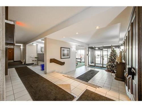 503-1225 North Shore Boulevard E, Burlington, ON - Indoor Photo Showing Other Room