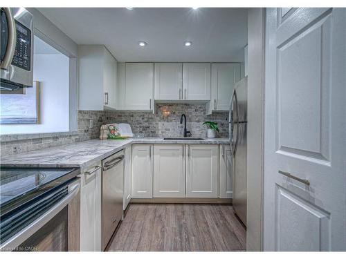 503-1225 North Shore Boulevard E, Burlington, ON - Indoor Photo Showing Kitchen