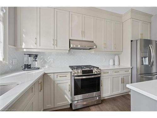 22 Marty Lane, New Hamburg, ON - Indoor Photo Showing Kitchen With Upgraded Kitchen