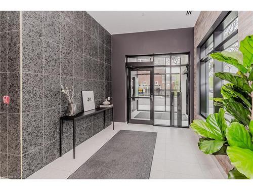 304-24 Union Street E, Waterloo, ON - Indoor Photo Showing Other Room