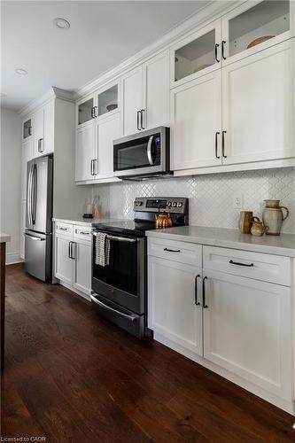 27 Cliff Avenue, Hamilton, ON - Indoor Photo Showing Kitchen