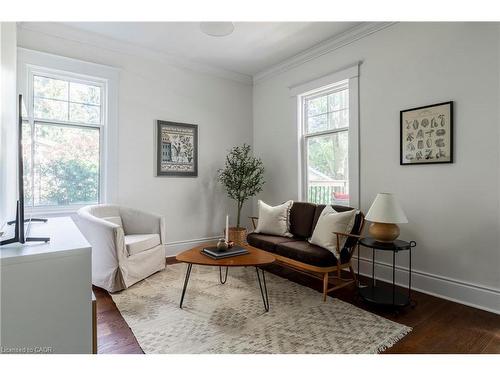27 Cliff Avenue, Hamilton, ON - Indoor Photo Showing Living Room