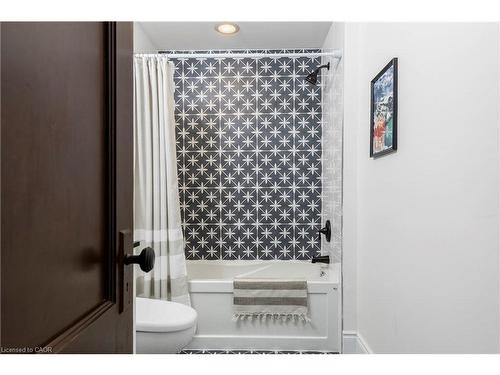 27 Cliff Avenue, Hamilton, ON - Indoor Photo Showing Bathroom