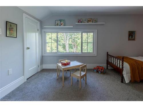 27 Cliff Avenue, Hamilton, ON - Indoor Photo Showing Bedroom