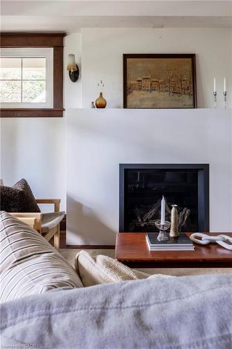 27 Cliff Avenue, Hamilton, ON - Indoor Photo Showing Living Room With Fireplace