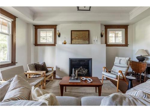 27 Cliff Avenue, Hamilton, ON - Indoor Photo Showing Living Room