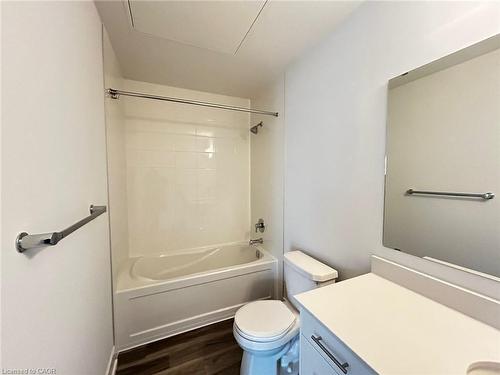 421-1100 Lackner Place, Kitchener, ON - Indoor Photo Showing Bathroom