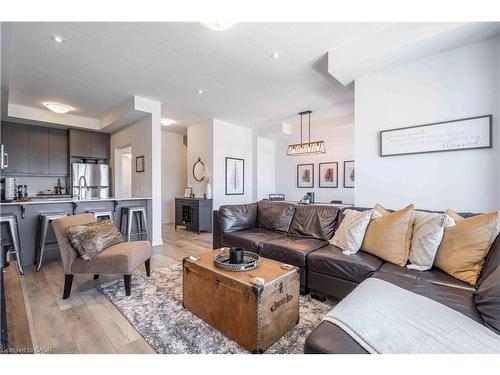 4882 Connor Drive, Beamsville, ON - Indoor Photo Showing Living Room