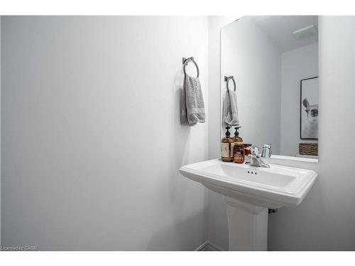 4882 Connor Drive, Beamsville, ON - Indoor Photo Showing Bathroom