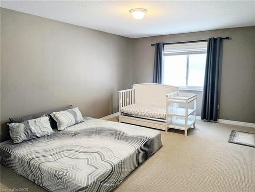 137 Lormont Boulevard, Stoney Creek, ON - Indoor Photo Showing Bedroom