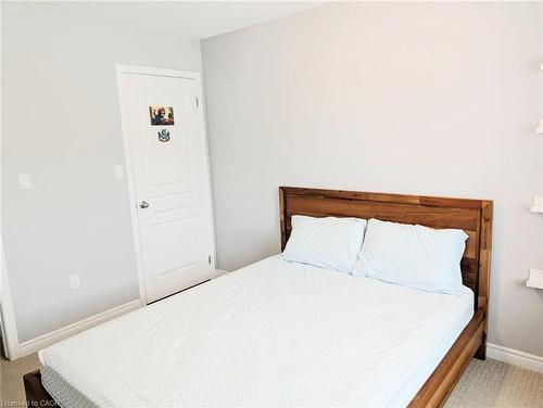 137 Lormont Boulevard, Stoney Creek, ON - Indoor Photo Showing Bedroom