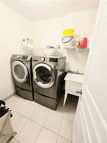 137 Lormont Boulevard, Stoney Creek, ON - Indoor Photo Showing Laundry Room