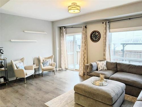 137 Lormont Boulevard, Stoney Creek, ON - Indoor Photo Showing Living Room