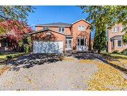 8 Dingwall Court  Brampton, ON L6Z 2V3