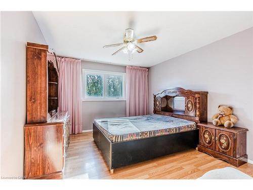 8 Dingwall Court, Brampton, ON - Indoor Photo Showing Bedroom