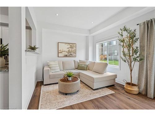 9 Elsegood Drive, Guelph, ON - Indoor Photo Showing Living Room