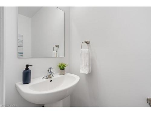 9 Elsegood Drive, Guelph, ON - Indoor Photo Showing Bathroom