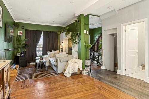 224 Balmoral Avenue N, Hamilton, ON - Indoor Photo Showing Living Room