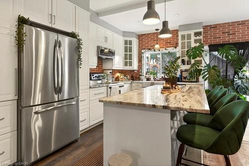 224 Balmoral Avenue N, Hamilton, ON - Indoor Photo Showing Kitchen With Upgraded Kitchen