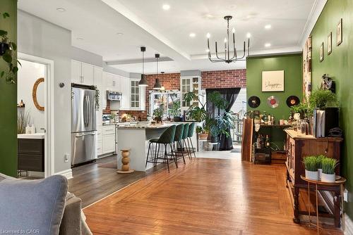 224 Balmoral Avenue N, Hamilton, ON - Indoor Photo Showing Kitchen With Upgraded Kitchen