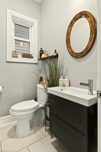 224 Balmoral Avenue N, Hamilton, ON - Indoor Photo Showing Bathroom