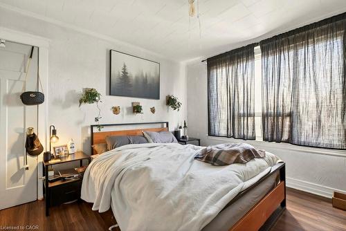 224 Balmoral Avenue N, Hamilton, ON - Indoor Photo Showing Bedroom