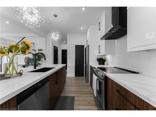 14 Willowbrook Drive, Welland, ON - Indoor Photo Showing Kitchen With Upgraded Kitchen