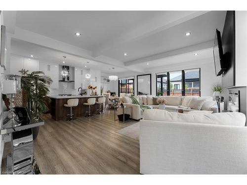 14 Willowbrook Drive, Welland, ON - Indoor Photo Showing Living Room
