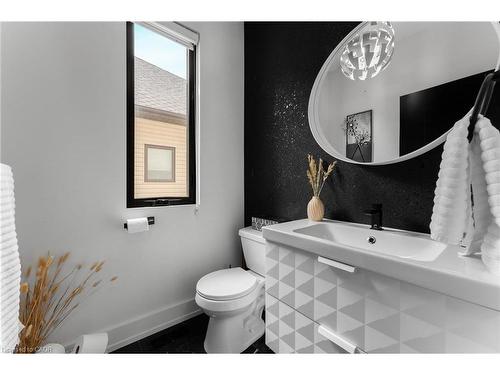 14 Willowbrook Drive, Welland, ON - Indoor Photo Showing Bathroom