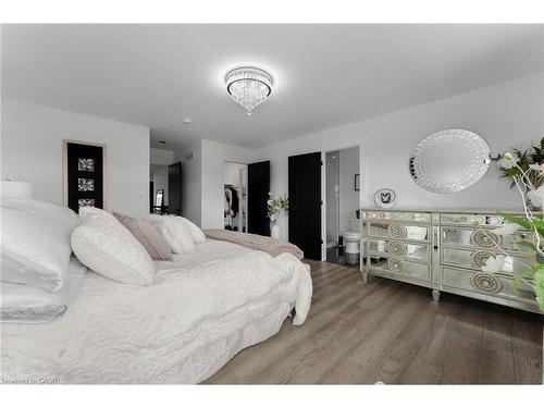 14 Willowbrook Drive, Welland, ON - Indoor Photo Showing Bedroom