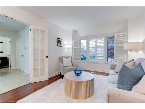 2197 Donald Road, Burlington, ON - Indoor Photo Showing Living Room