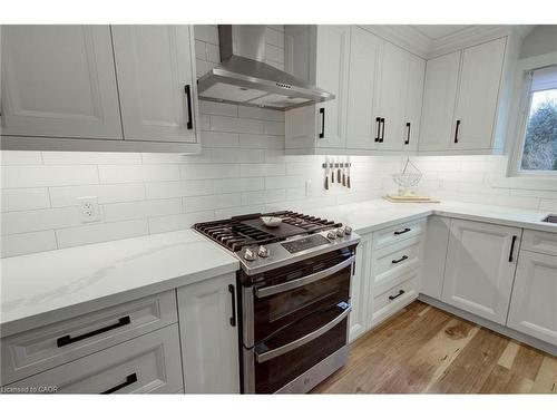 3280 Mead Crescent, Burlington, ON - Indoor Photo Showing Kitchen With Upgraded Kitchen