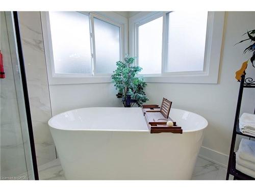 3280 Mead Crescent, Burlington, ON - Indoor Photo Showing Bathroom