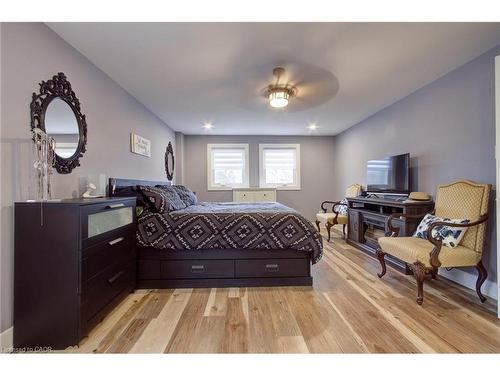 3280 Mead Crescent, Burlington, ON - Indoor Photo Showing Bedroom