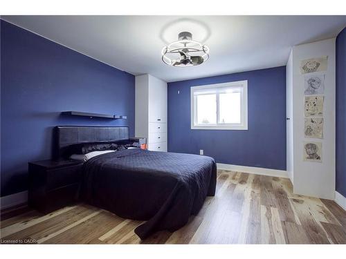 3280 Mead Crescent, Burlington, ON - Indoor Photo Showing Bedroom