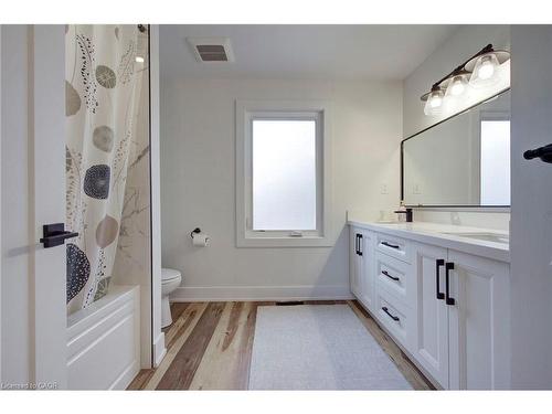 3280 Mead Crescent, Burlington, ON - Indoor Photo Showing Bathroom