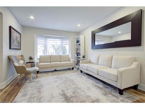 3280 Mead Crescent, Burlington, ON - Indoor Photo Showing Living Room
