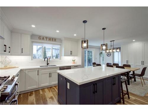 3280 Mead Crescent, Burlington, ON - Indoor Photo Showing Kitchen With Upgraded Kitchen