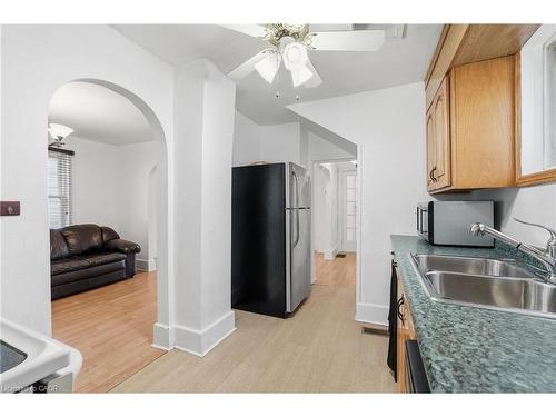 20 York Street, Welland, ON - Indoor Photo Showing Kitchen With Double Sink