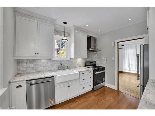 978 North Shore Boulevard W, Burlington, ON - Indoor Photo Showing Kitchen With Upgraded Kitchen