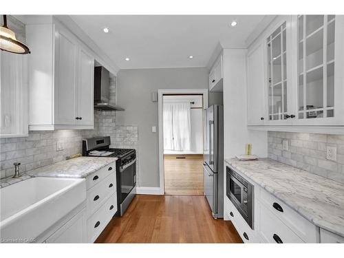 978 North Shore Boulevard W, Burlington, ON - Indoor Photo Showing Kitchen With Upgraded Kitchen