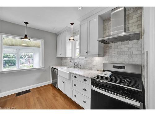 978 North Shore Boulevard W, Burlington, ON - Indoor Photo Showing Kitchen