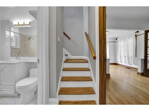 978 North Shore Boulevard W, Burlington, ON - Indoor Photo Showing Bathroom